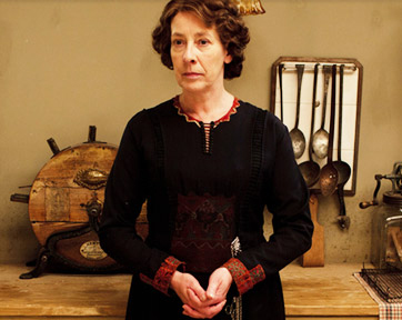 5 Things You Never See Housekeepers Do in Downton Abbey - The Royal Oak ...
