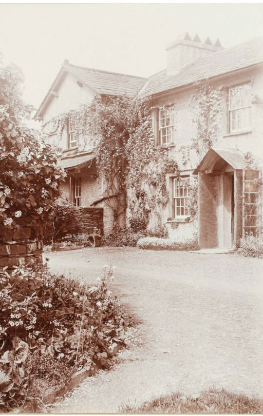 Front view of Hill Top from the garden path. Photograph by Rupert Potter, Beatrix's father / NT 242368.3