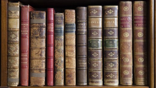 library-books-hughenden-manor-153617-1400