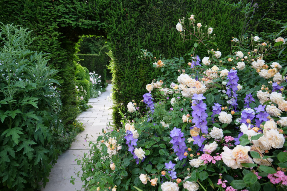 Entrance to the White Garden at Hidcote, Gloucestershire. ©National Trust Images Sarah Davis
