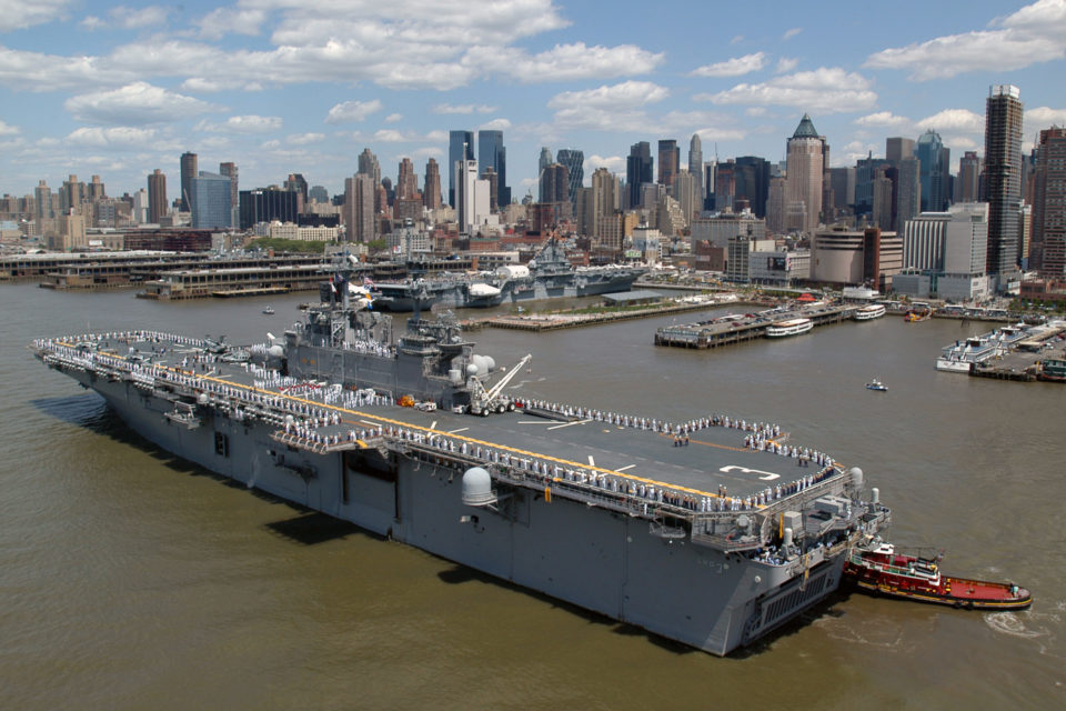 THe USS Kearsarge. U.S. Navy photo by Mass Communication Specialist 1st Class Aaron Glover