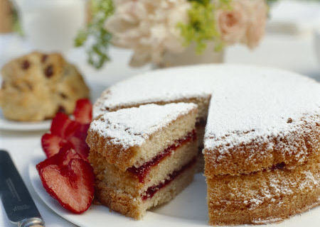 Victoria Sponge cake with strawberries